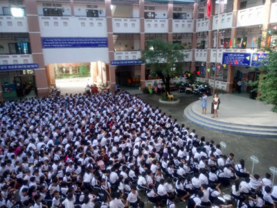 30 phút giáo lưu và học tiếng anh trong tiết sinh hoạt dưới cờ
