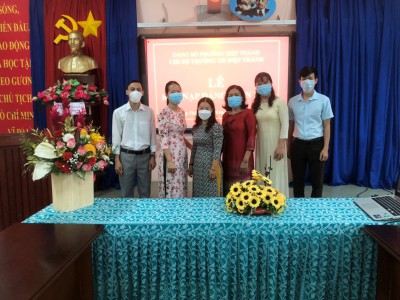 Chi bộ Trường Tiểu học Hiệp Thành tổ chức Lễ kết nạp Đảng viên mới
