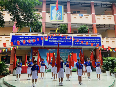 Liên đội Tiểu học Hiệp Thành phát động phong trào “Nuôi heo đất – Giúp bạn vui Tết” và Chương trình “Thắp sáng ước mơ” năm học 2025–2026