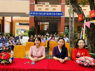 Đảng viên chi bộ  trường tiểu học Hiệp Thành tham dự hội nghị học tập,quán triệt, triển khai các văn bản của Đảng đến cán bộ, Đảng viên phường Phú Lợi.