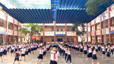Hoạt động đồng diễn võ nhạc Vovinam tại trường Tiểu học Hiệp Thành