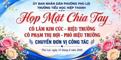 Giáo viên trường TH Hiệp Thành họp mặt chia tay cán bộ quản lý chuyển công tác.