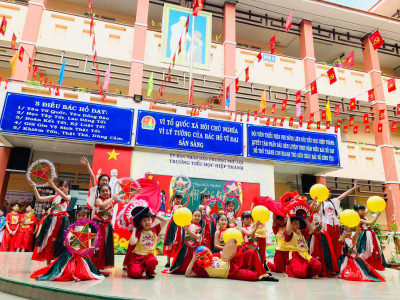 Trường tiểu học Hiệp Thành tổ chức trung thu cho học sinh