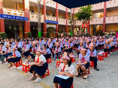 Sôi nổi cuộc thi Rung chuông vàng Tiếng Anh tại Trường Tiểu học Hiệp Thành