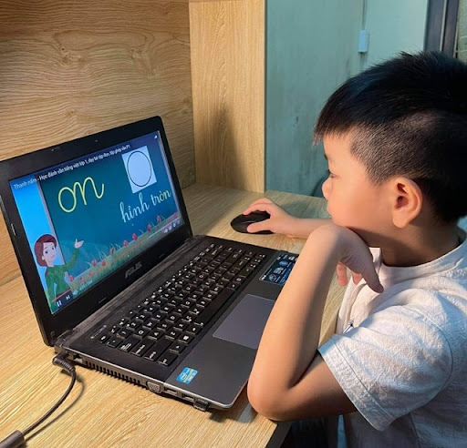 Giáo viên làm gì để lôi cuốn trẻ lớp 1 học trực tuyến?