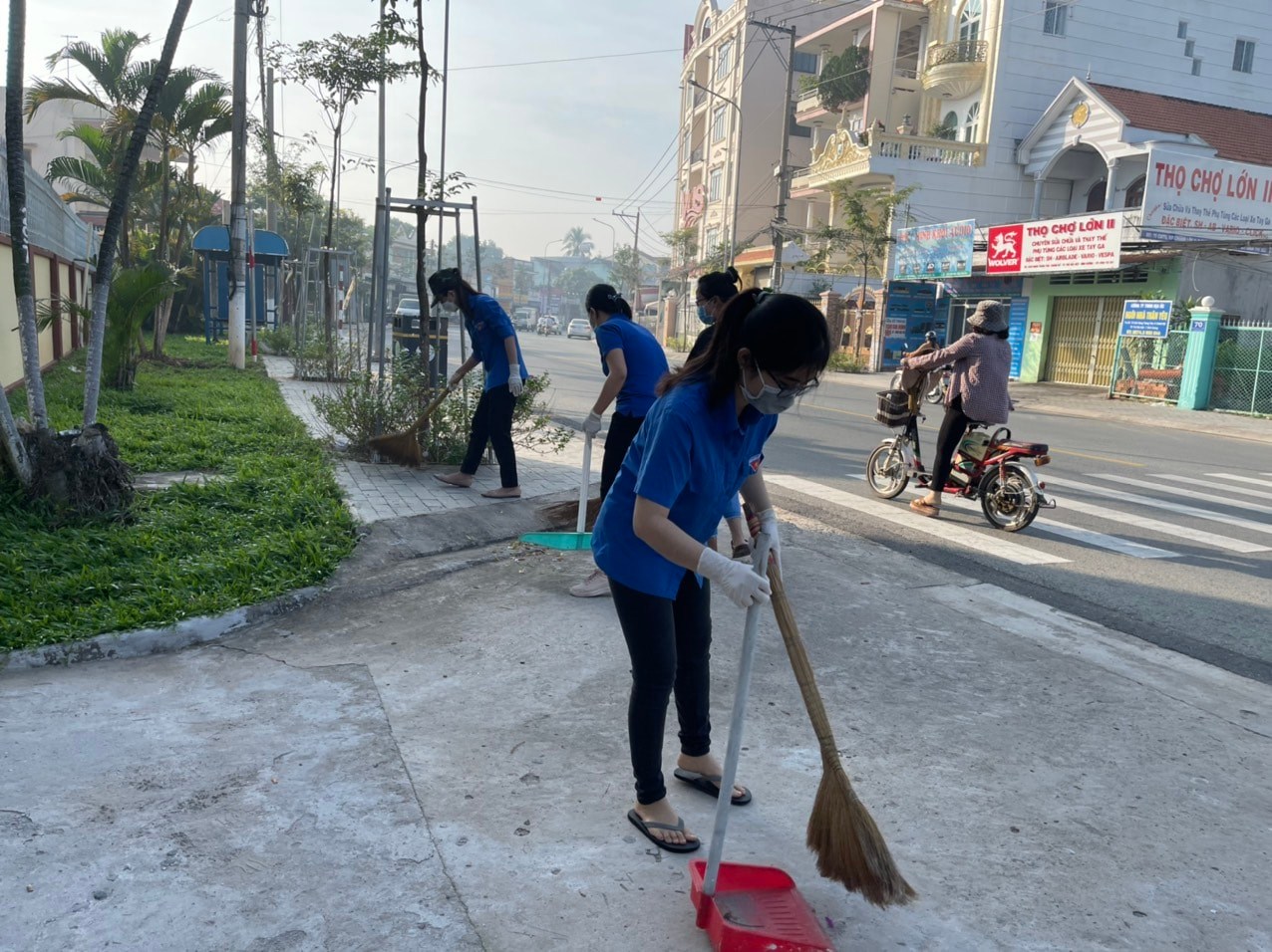 Trường tiểu học Hiệp Thành ra quân tổng vệ sinh môi trường