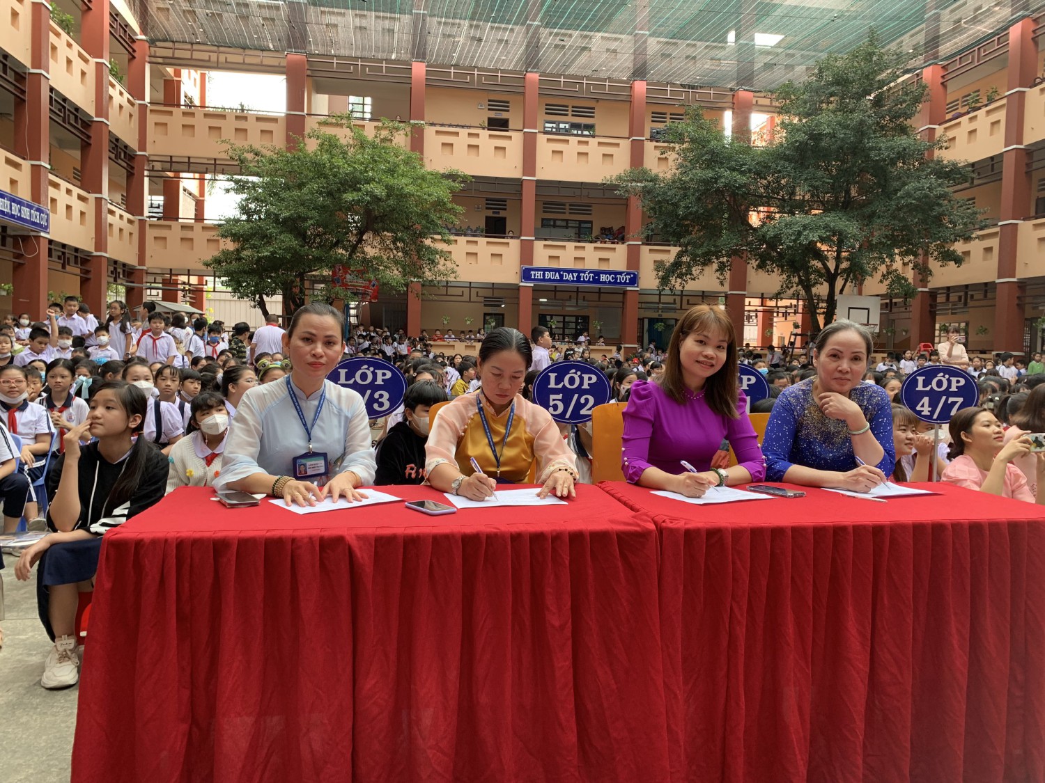 Trường Tiểu học Hiệp Thành tổ chức mừng Đảng, mừng xuân Quý Mão năm 2023 với chương trình “ San sẻ yêu thương”