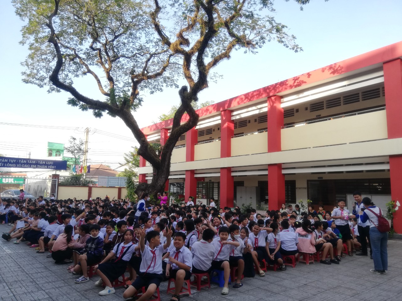 Trường tiểu học Hiệp Thành tổ chức chương trình an toàn giao thông
