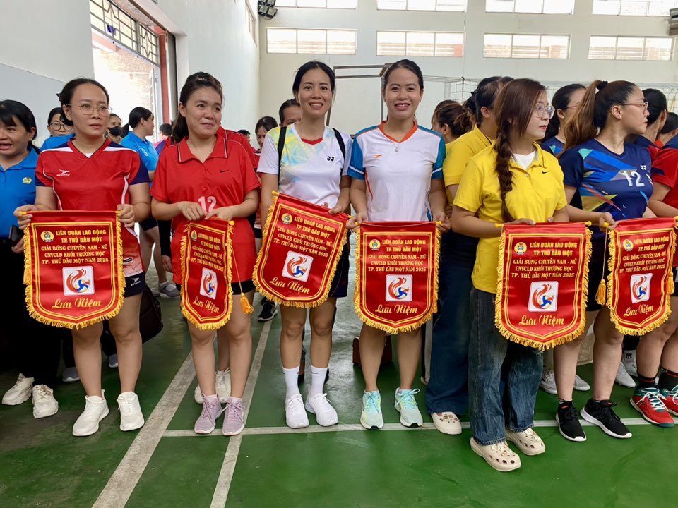 Trường Tiểu học Hiệp Thành tham gia “Giải bóng chuyền nam, nữ công nhân viên chức, người lao động thành phố Thủ Dầu Một năm 2025”