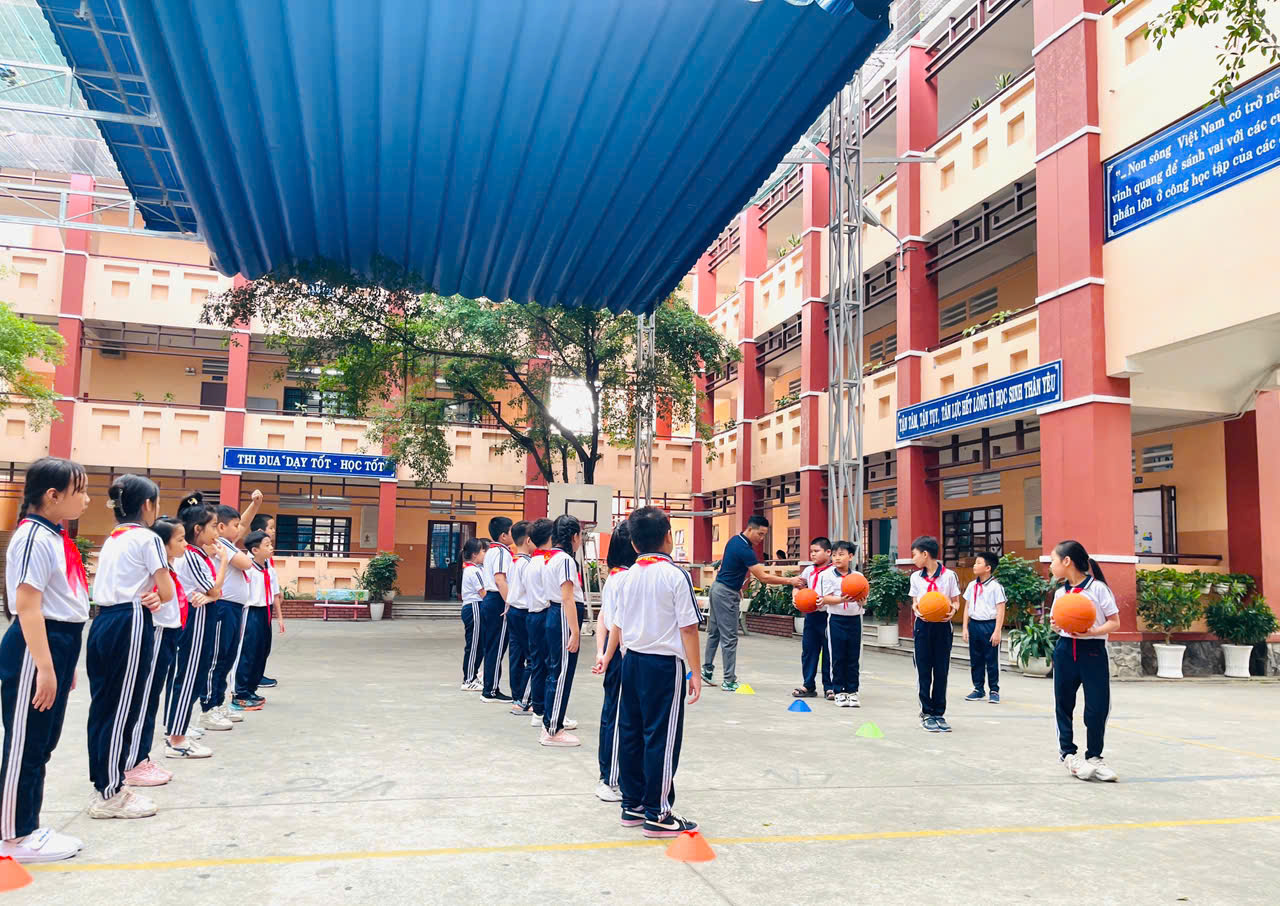 Trường tiểu học Hiệp Thành vận dụng chiến lược 6C vào môn giáo dục thể chất