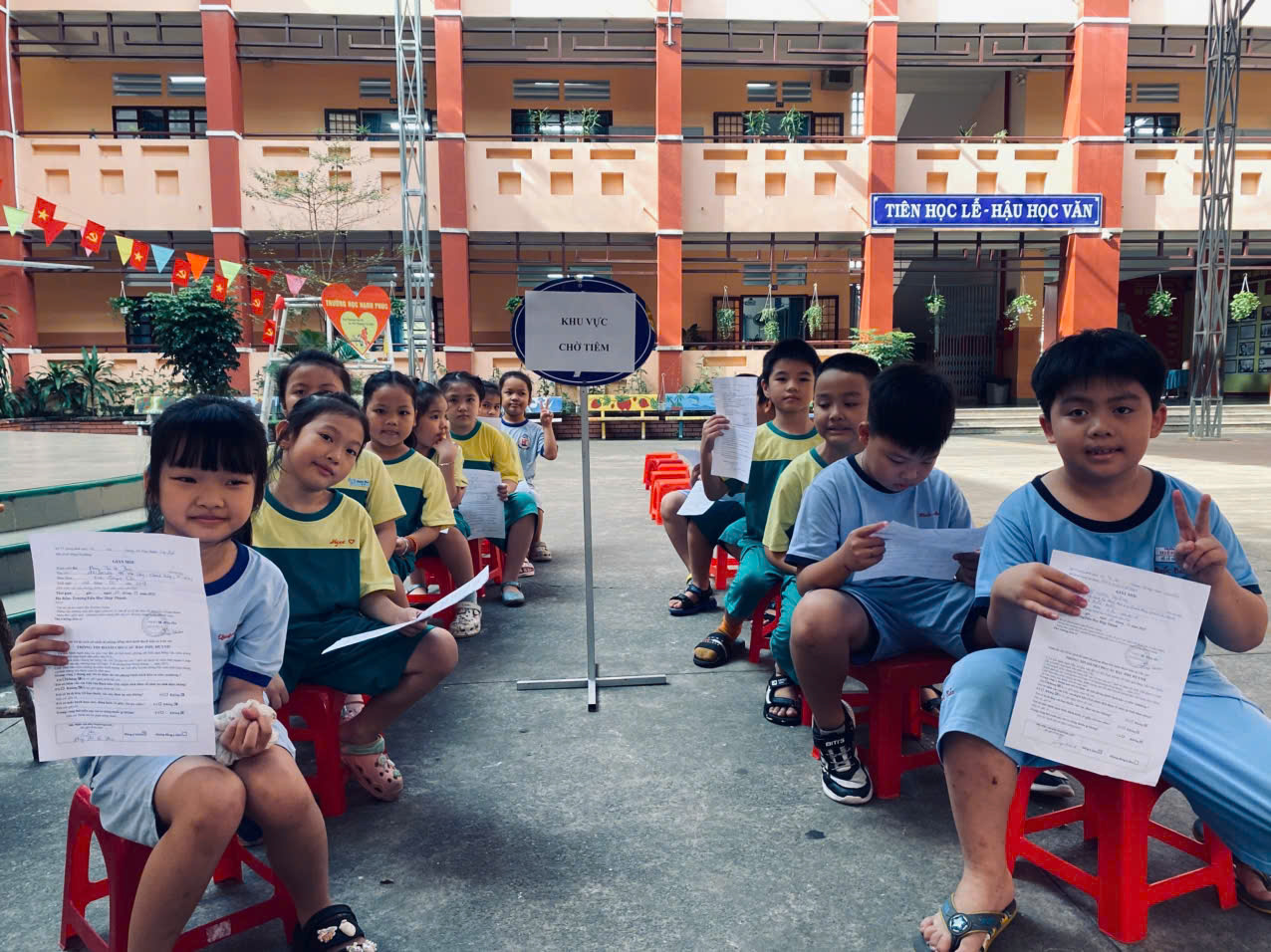 Trường Tiểu học Hiệp Thành tổ chức tiêm ngừa  mũi DT phòng bệnh uốn ván và bạch hầu cho học sinh lớp 2 - Năm học 2025-2026