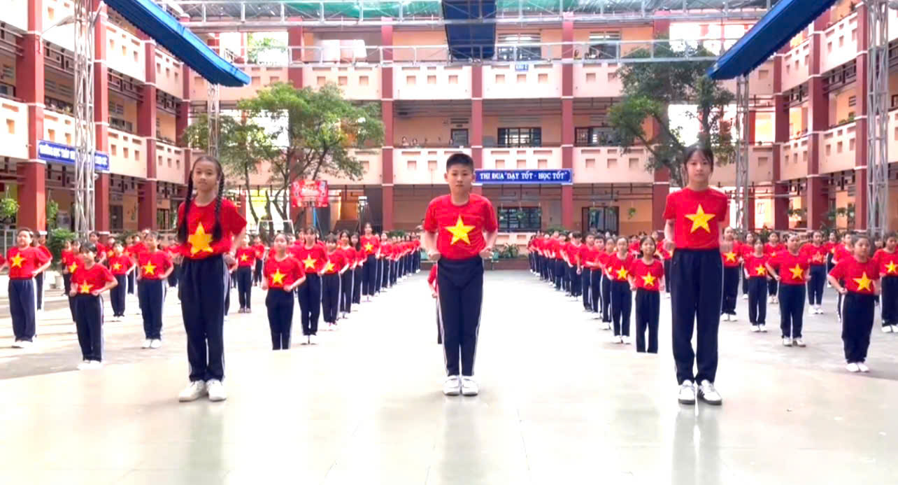Học sinh trường Tiểu học Hiệp Thành tham gia Cuộc thi Sáng tạo nội dung "Đồng lòng tiếp sức - Hướng tới kỷ lục" Hưởng ứng Ngày hội 50 năm Giáo dục và Đào tạo Thành phố Hồ Chí Minh
