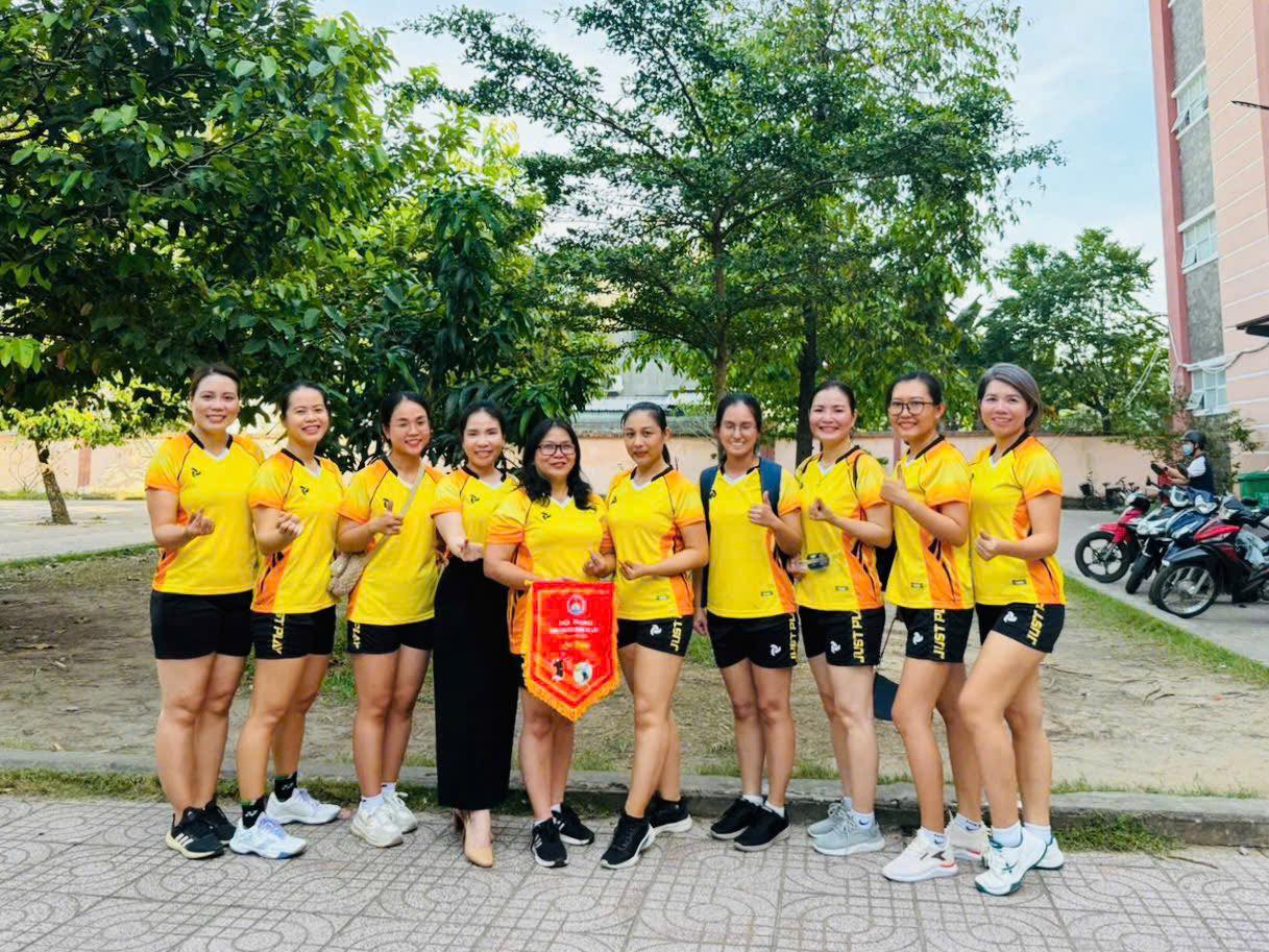 Trường tiểu học Hiệp Thành tham gia hội thao cụm chuyên môn 12