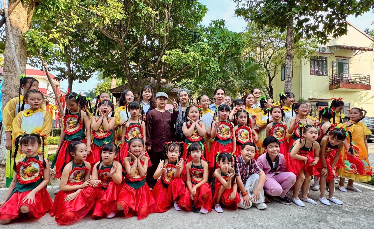 Trường tiểu học Hiệp Thành tham gia hội thi hát múa " Mừng Đảng mừng xuân 2026"