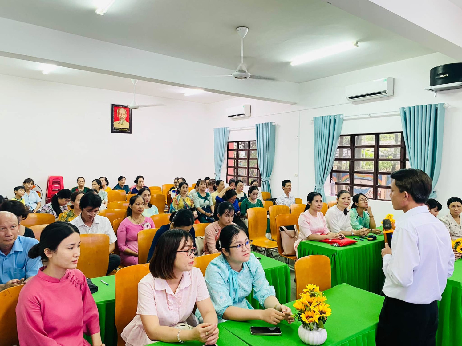 Trường tiểu học Hiệp Thành tập huấn công tác bán trú